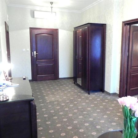 Willa Zagorze Okuniew Bagian luar foto